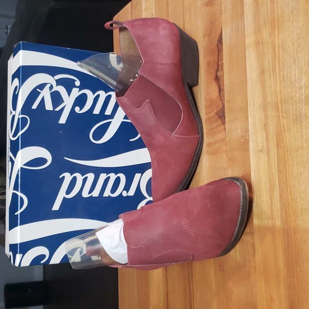Lucky Brand size 7.5 ruby wine embossed nubick bootie. Style Joelle